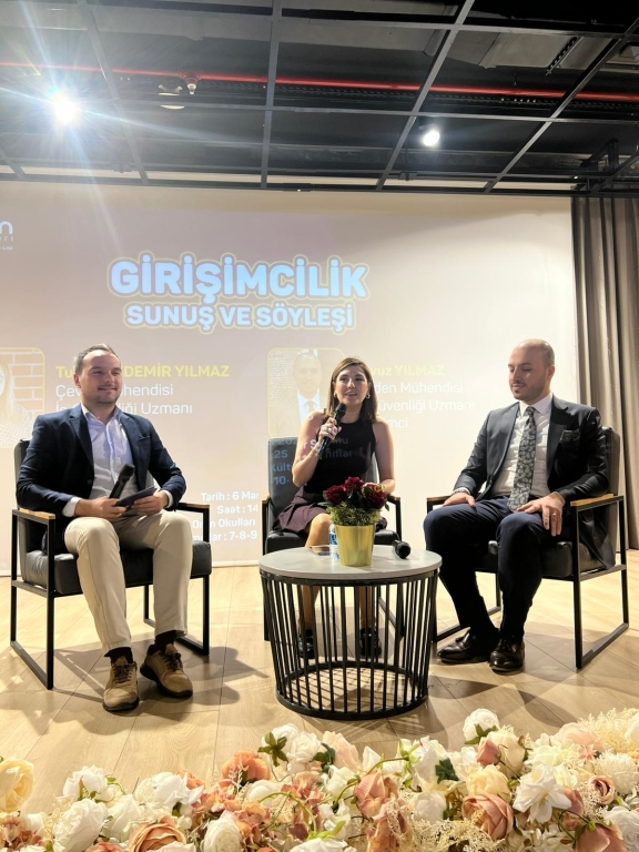 Okulumuzda Girişimcilik Haftası kapsamında öğrencilerimizle ilham verici bir söyleşi gerçekleştirdik. görseli 1